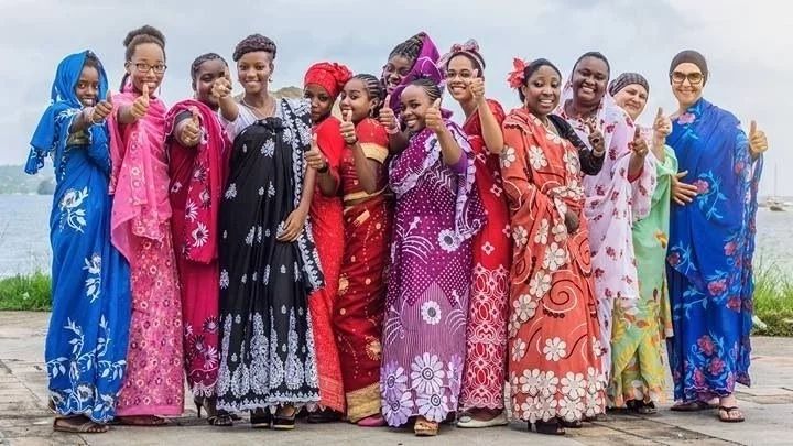 Women in Comoros Textiles